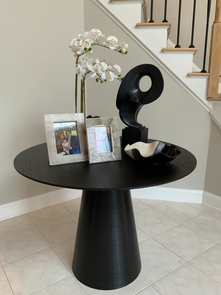 Foyer on Wilde Hallow